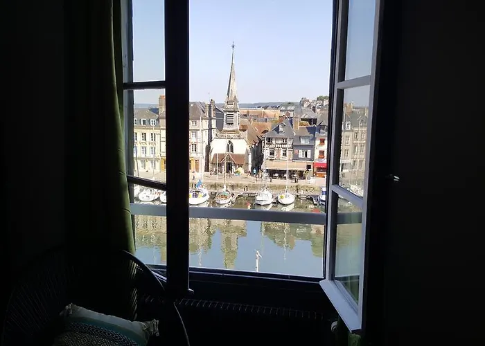 بيت ضيافة Au Bois Normand